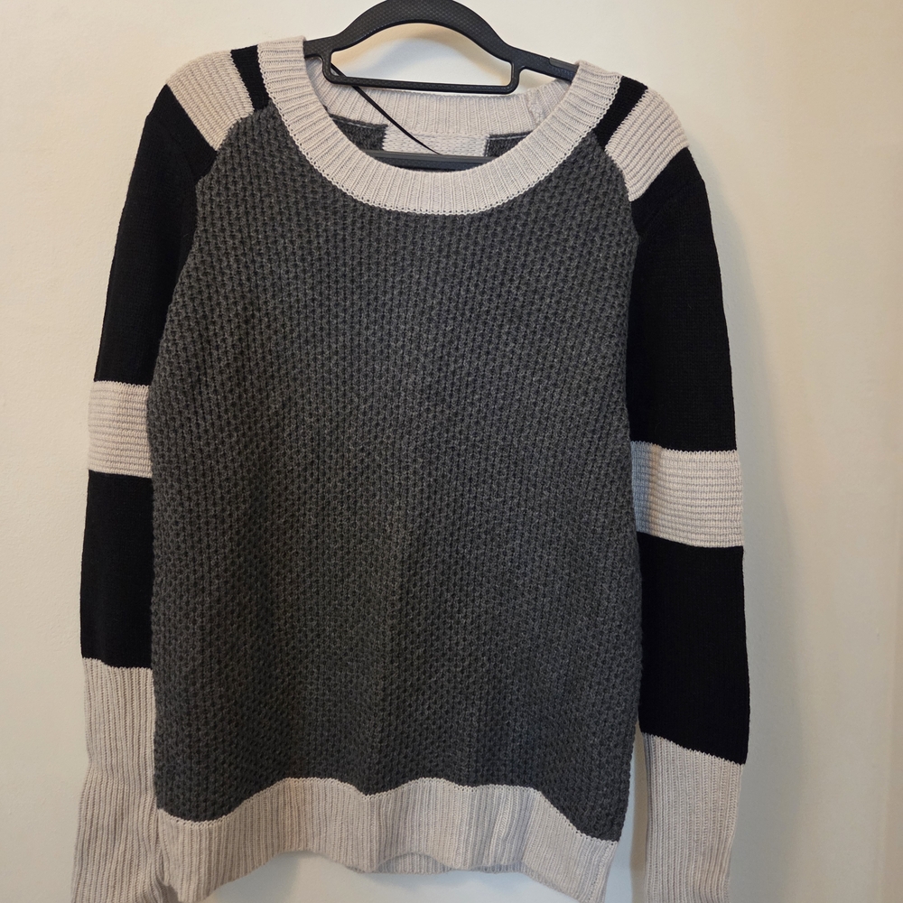 NWT Blanc Noir Women's Colorblock Crewneck Sweater in Gray, Black & Cream